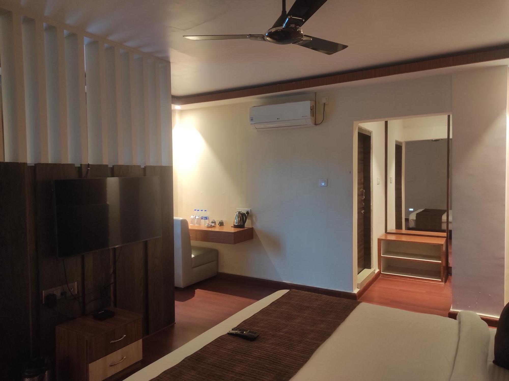 Itānagar Hotel Obsidian Blue מראה חיצוני תמונה