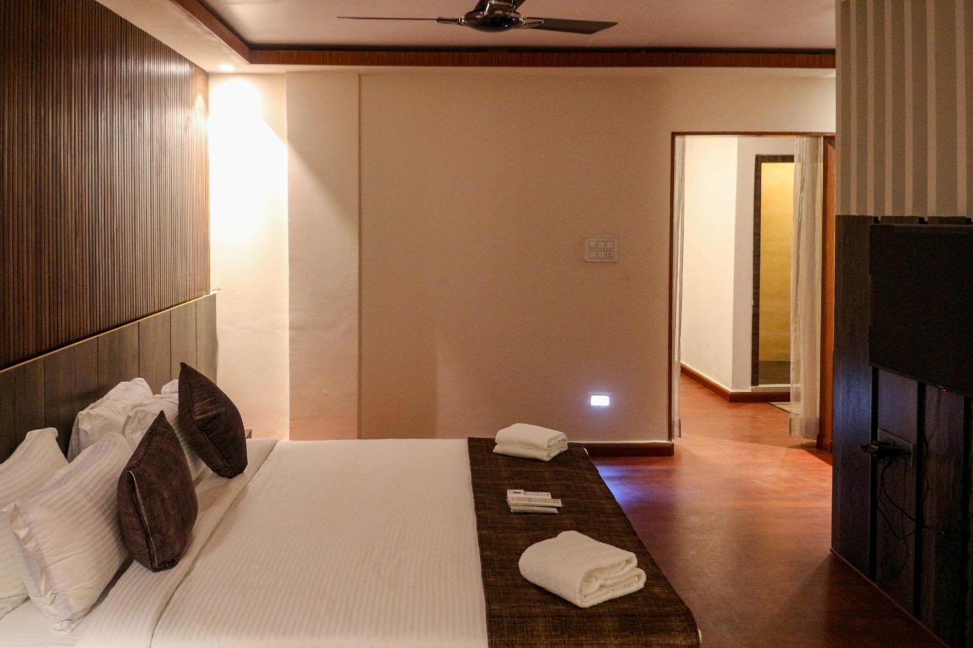 Itānagar Hotel Obsidian Blue מראה חיצוני תמונה